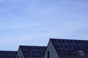 Houses whose roofs are covered in solar panels.